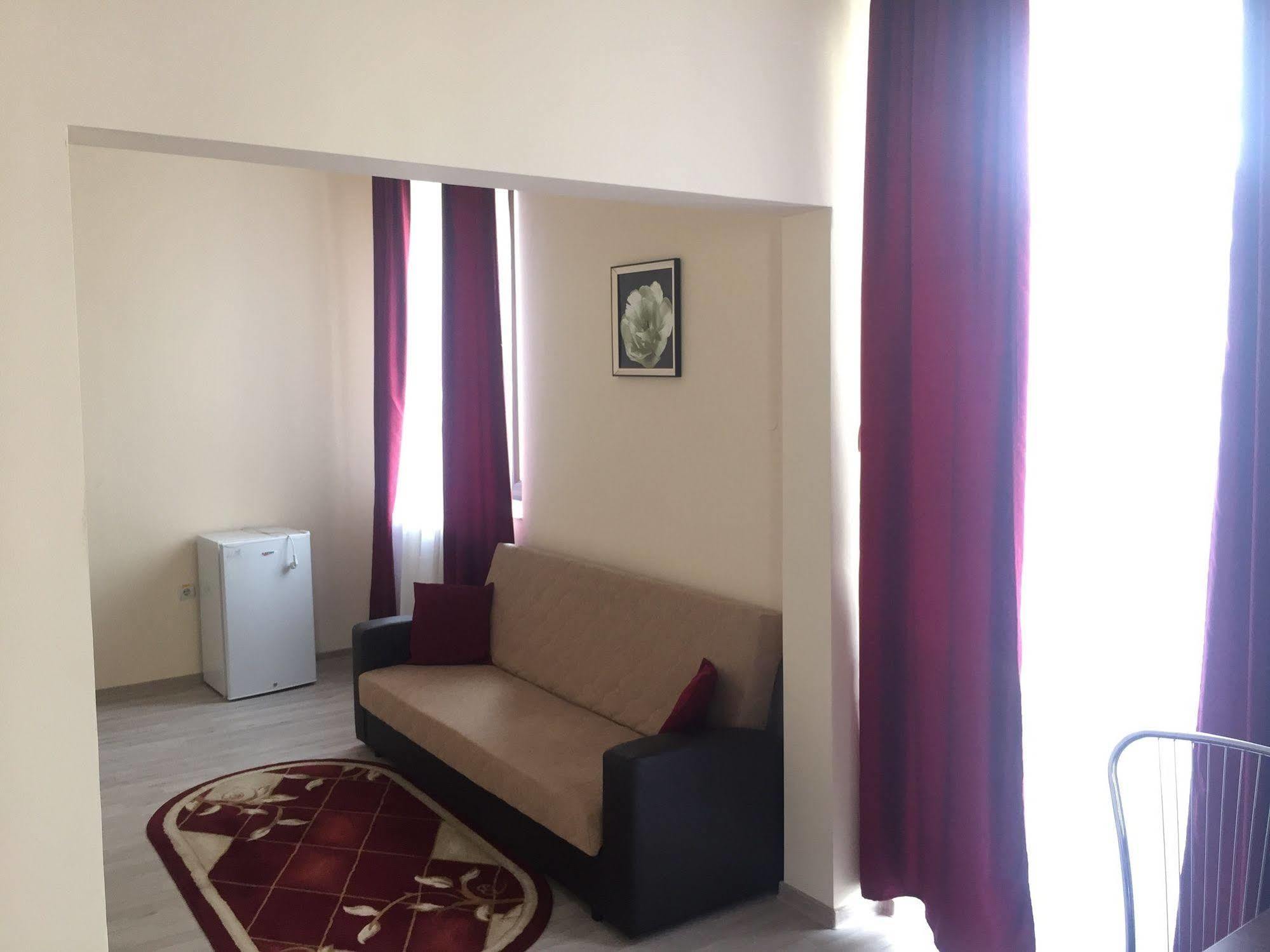Hotel Continental City Center ياش المظهر الخارجي الصورة